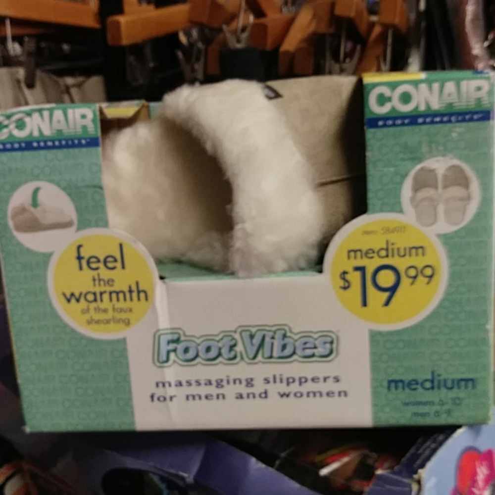 Brand New in Box Conair Men or Wonen Slippers